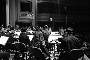 USP-Filarmônica com a Orquestra Jovem Acadêmica (ALMA) e regência de Lucas Galon - Theatro Pedro II (Foto: Tiago Araujo)