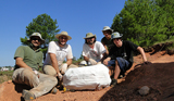 tila, Jlio, Marco e outros alunos na 'Sanga do Mato', Santa Maria-RS (fevereiro/2012)